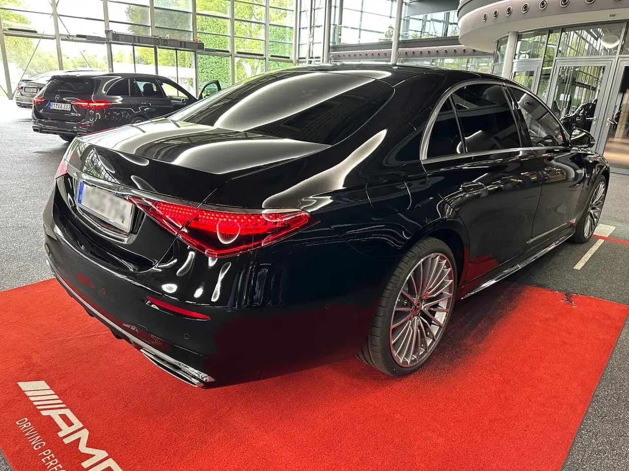 Mercedes Benz S-klasse S400 Long 4-Matic 2023, esterno — Priveo Cars, Europa. Mercedes Benz S-klasse S400 Long 4-Matic 2023