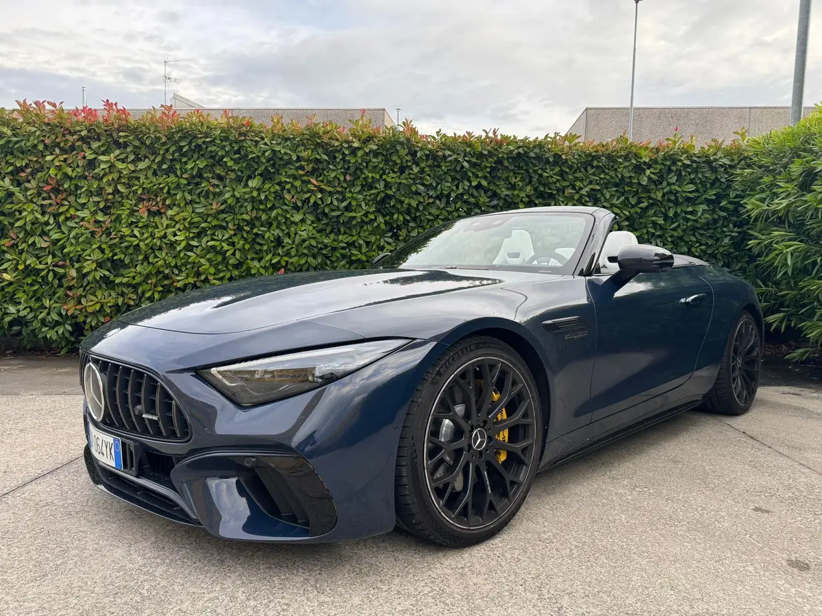Mercedes Benz SL 63 AMG 2025, vista posteriore — Priveo Cars, Europa