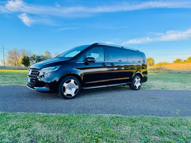 Mercedes Benz V300 4x4 XL Exclusive 7 seats 2025 — Priveo Cars, Europa