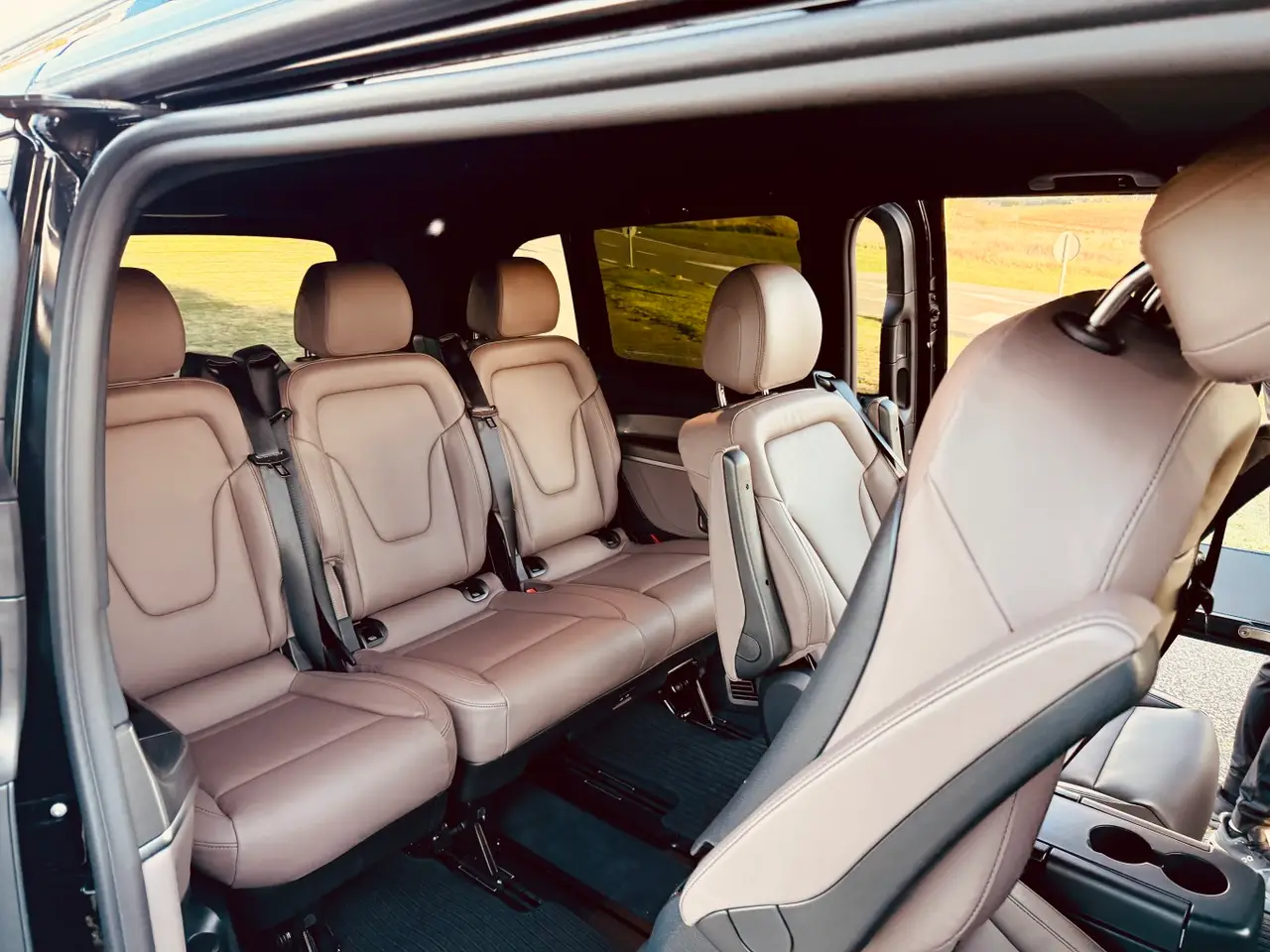 Mercedes Benz V300 4x4 XL Exclusive 7 seats 2025, interni — Priveo Cars, Europa. Mercedes Benz V300 4x4 XL Exclusive 7 seats 2025