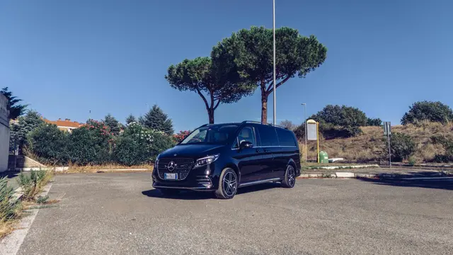 Mercedes Benz V300 4x4 XL VIP (Captain, 7 seat) 2025 — Priveo Cars, Europa
