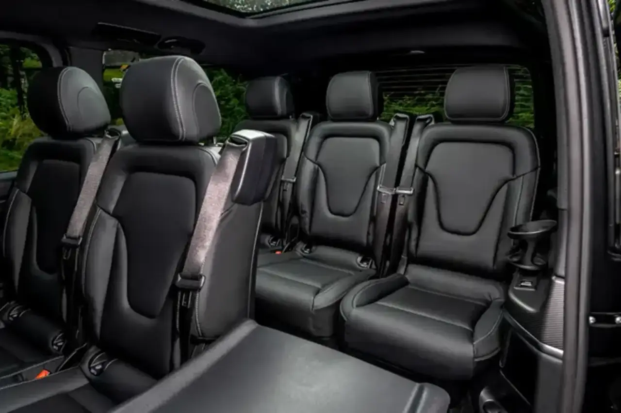 Mercedes Benz V300 8 seats 2025, esterno — Priveo Cars, Europa. Mercedes Benz V300 8 seats 2025