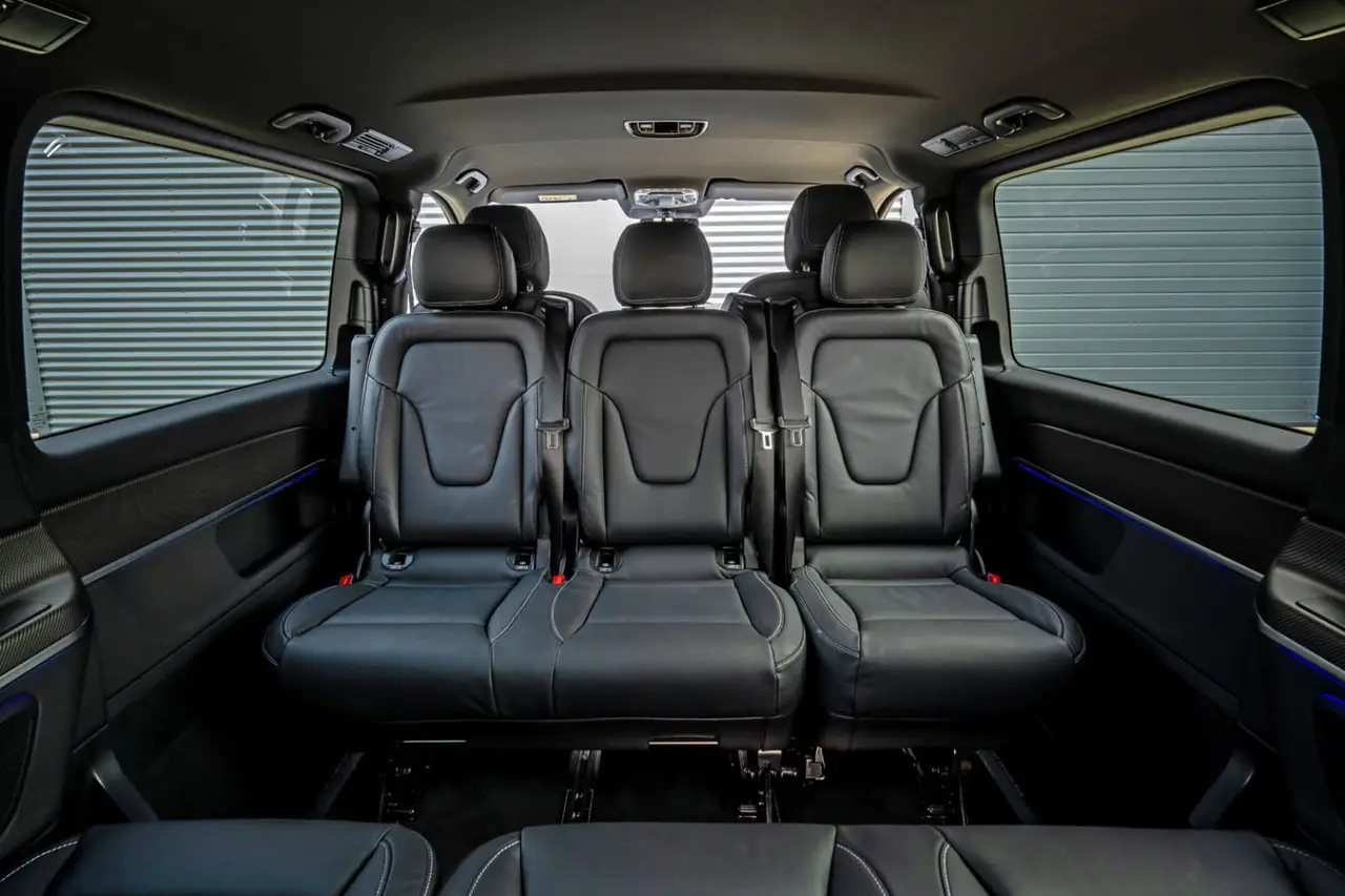 Mercedes Benz V300 8 seats 2025, interni — Priveo Cars, Europa. Mercedes Benz V300 8 seats 2025