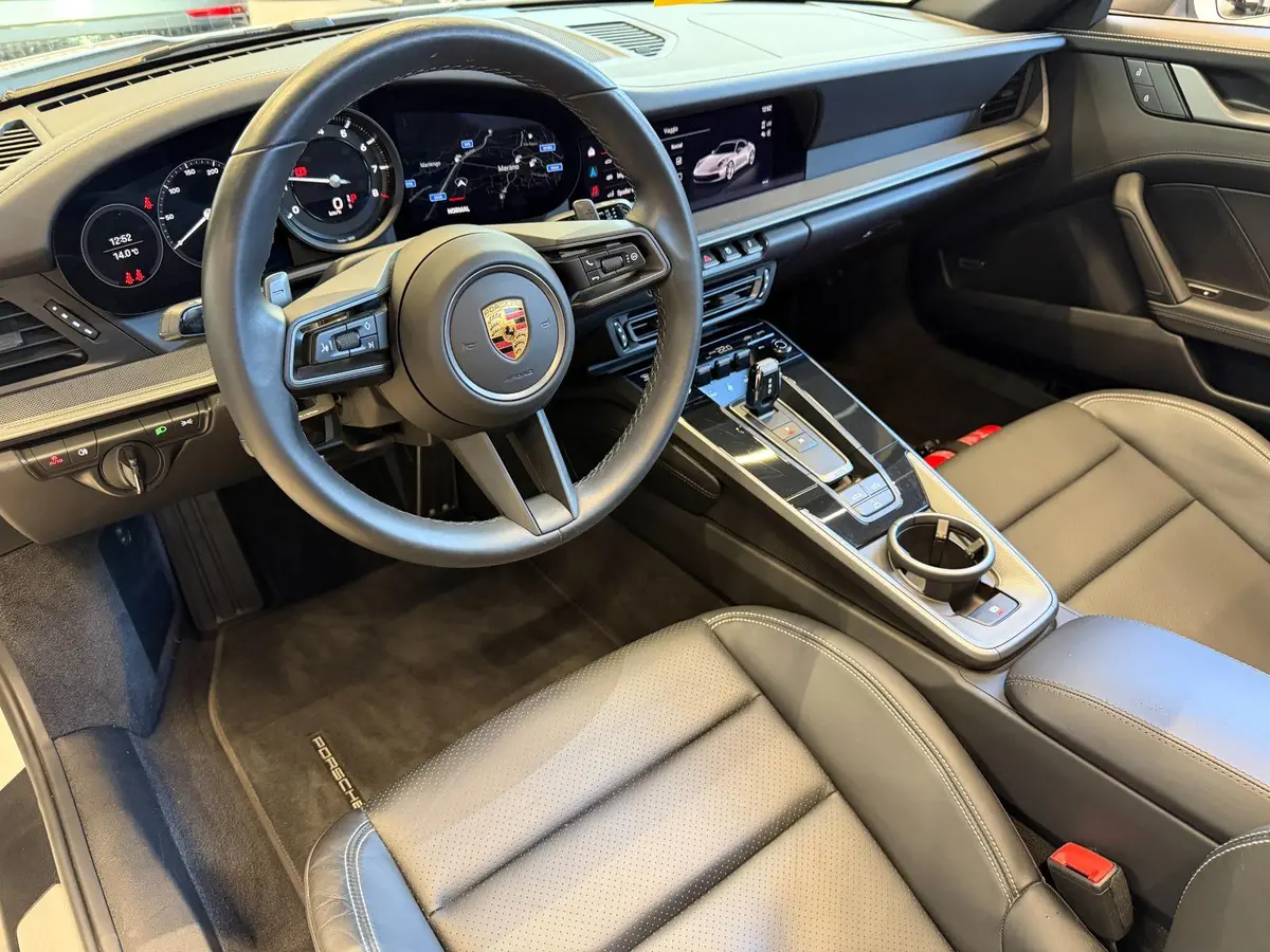 Porsche 911 Carrera S Cabrio (992) 2025, вид спереди — Priveo Cars, Европа