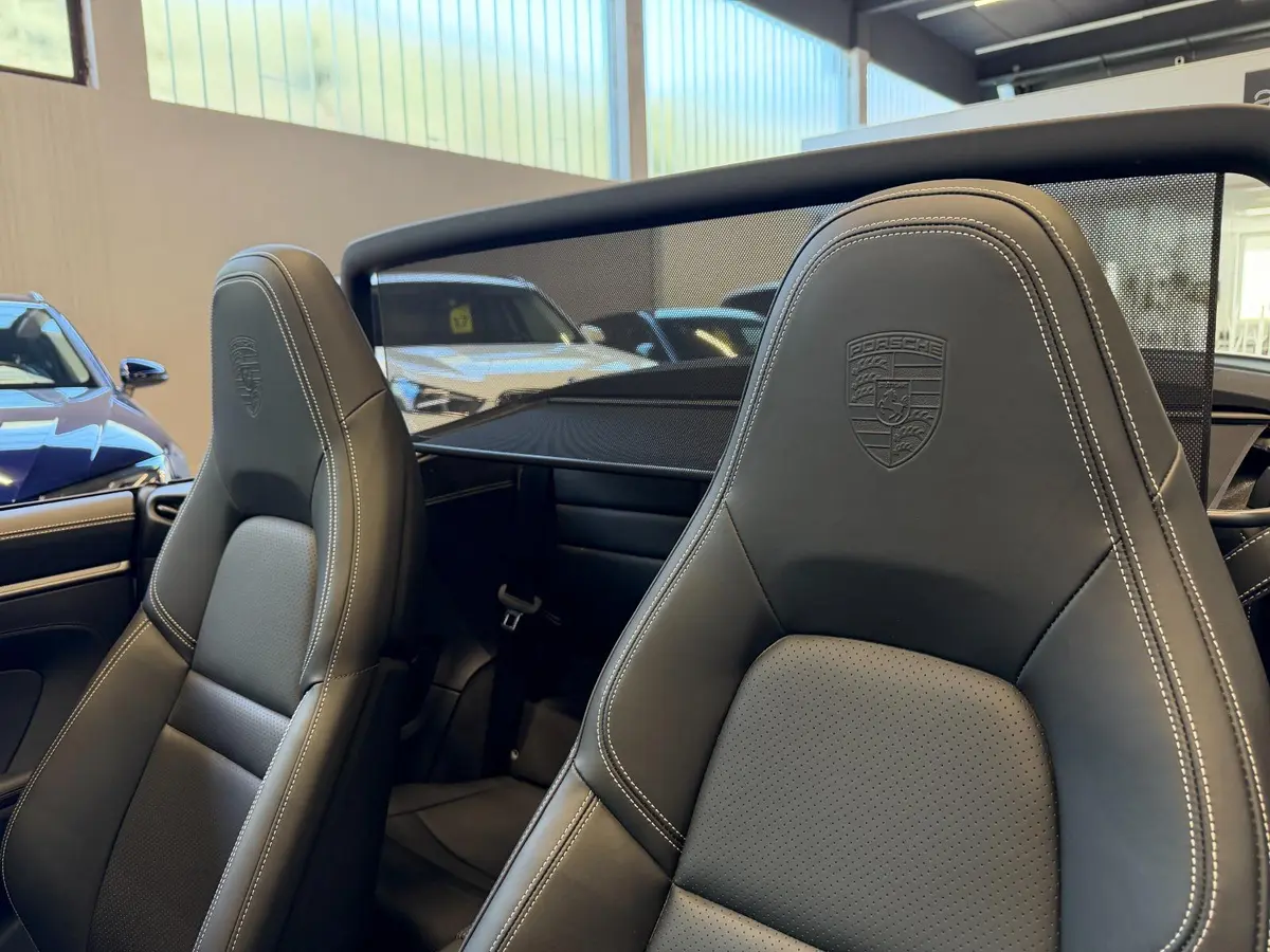 Porsche 911 Carrera S Cabrio (992) 2025, вид сзади — Priveo Cars, Европа
