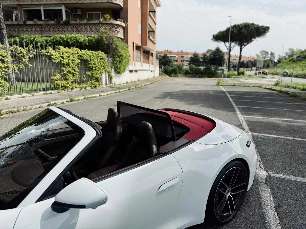 Porsche 992.2 Carrera 4 GTS Cabrio 2025, esterno — Priveo Cars, Europa. Porsche 992.2 Carrera 4 GTS Cabrio 2025