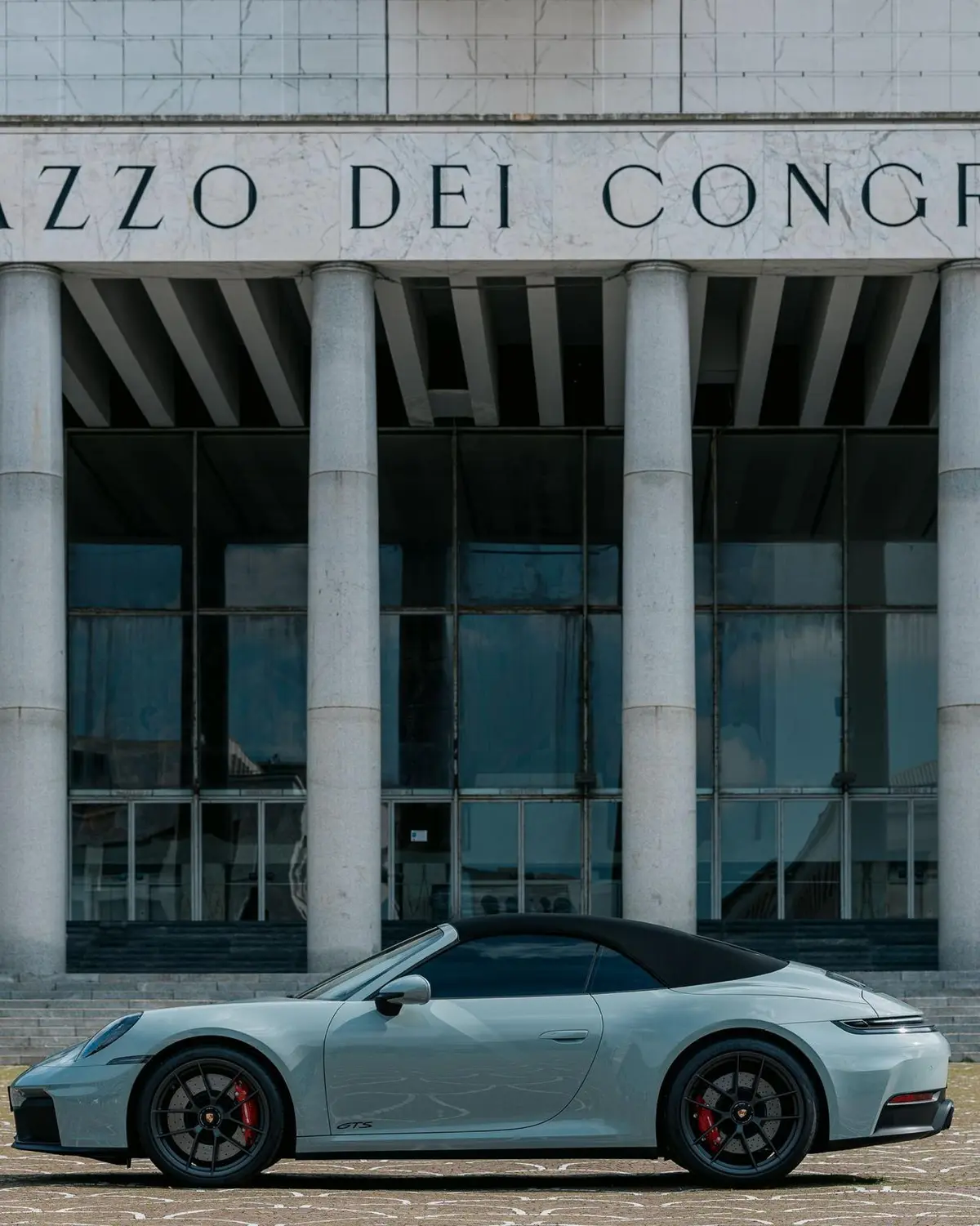 Porsche Carrera Spyder 992,2 GTS 2025, vista frontal — Priveo Cars, Europa