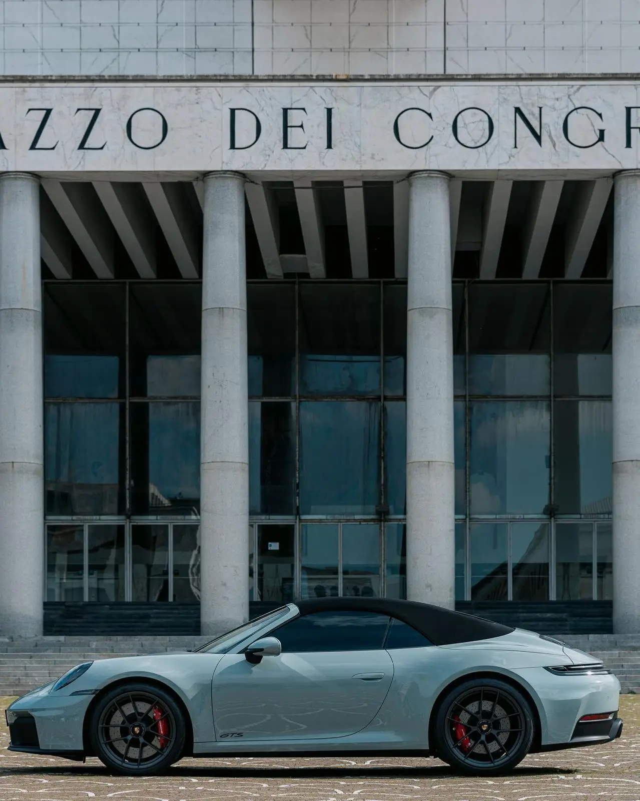 Porsche Carrera Spyder 992,2 GTS 2025, front view — Priveo Cars, Europe