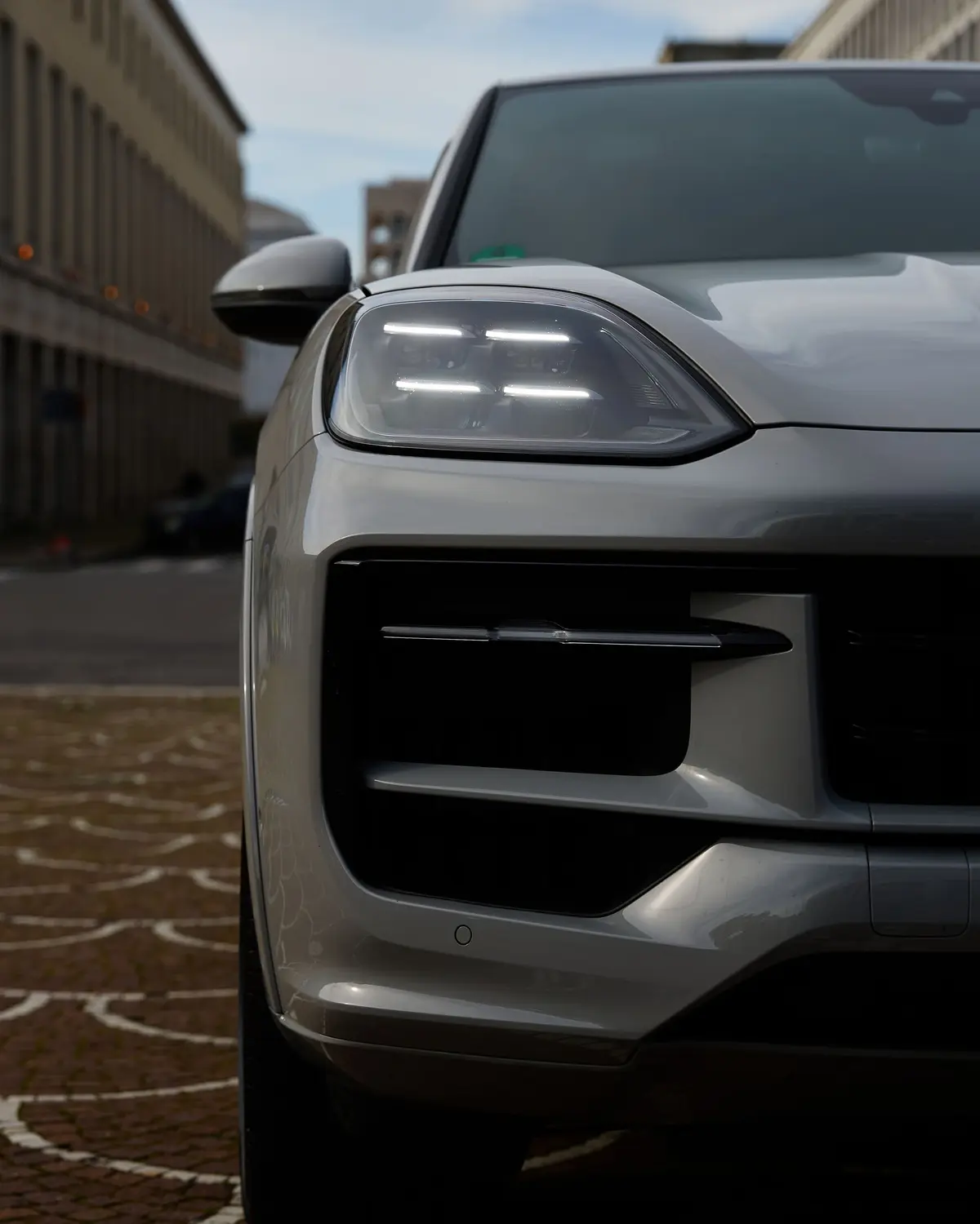 Porsche Cayenne 2025, vista posteriore — Priveo Cars, Europa