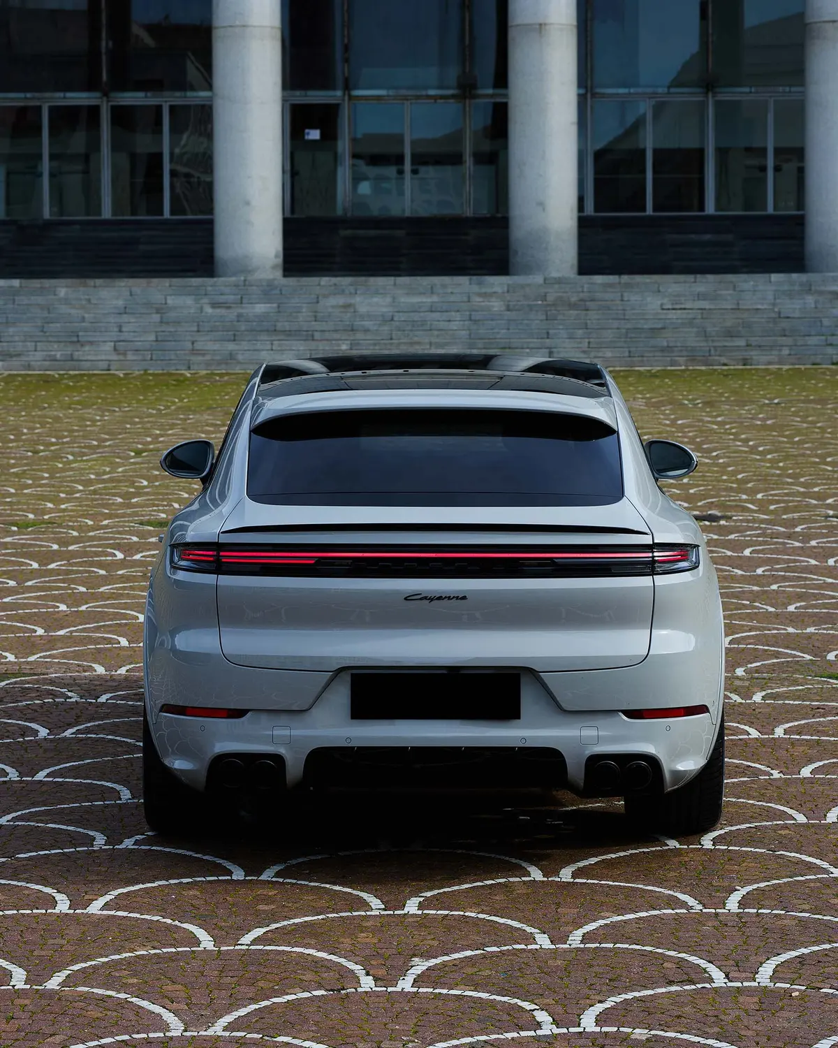 Porsche Cayenne 2025, interni — Priveo Cars, Europa