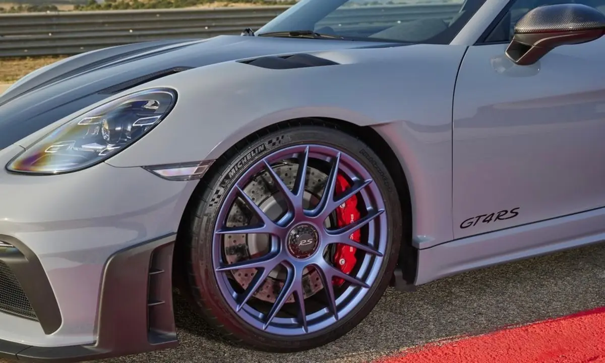 Porsche GT4 RS 2024, вид спереди — Priveo Cars, Европа