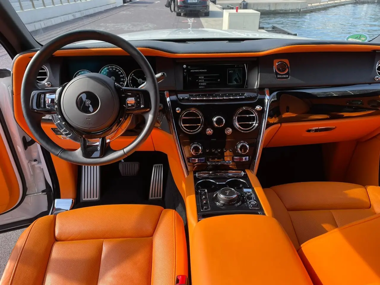 Rolls-Royce Cullinan 2022, vista frontale — Priveo Cars, Europa. Rolls-Royce Cullinan 2022