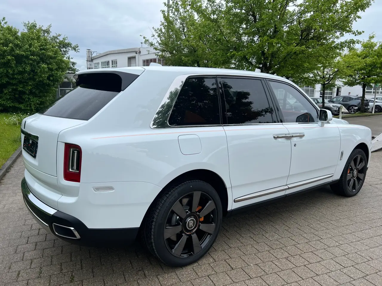 Rolls-Royce Cullinan 2022, esterno — Priveo Cars, Europa. Rolls-Royce Cullinan 2022