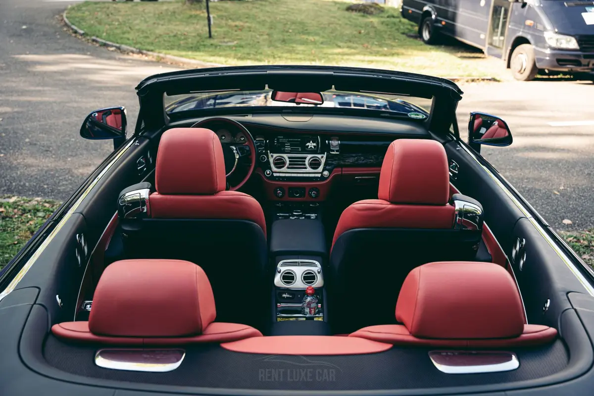 Rolls-Royce Dawn 2022, приборная панель — Priveo Cars, Европа