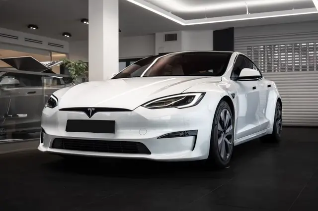 Tesla Model S Plaid 2025 — Priveo Cars, Europa